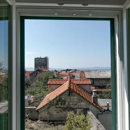 Lana - David, Center Of Apartment Split